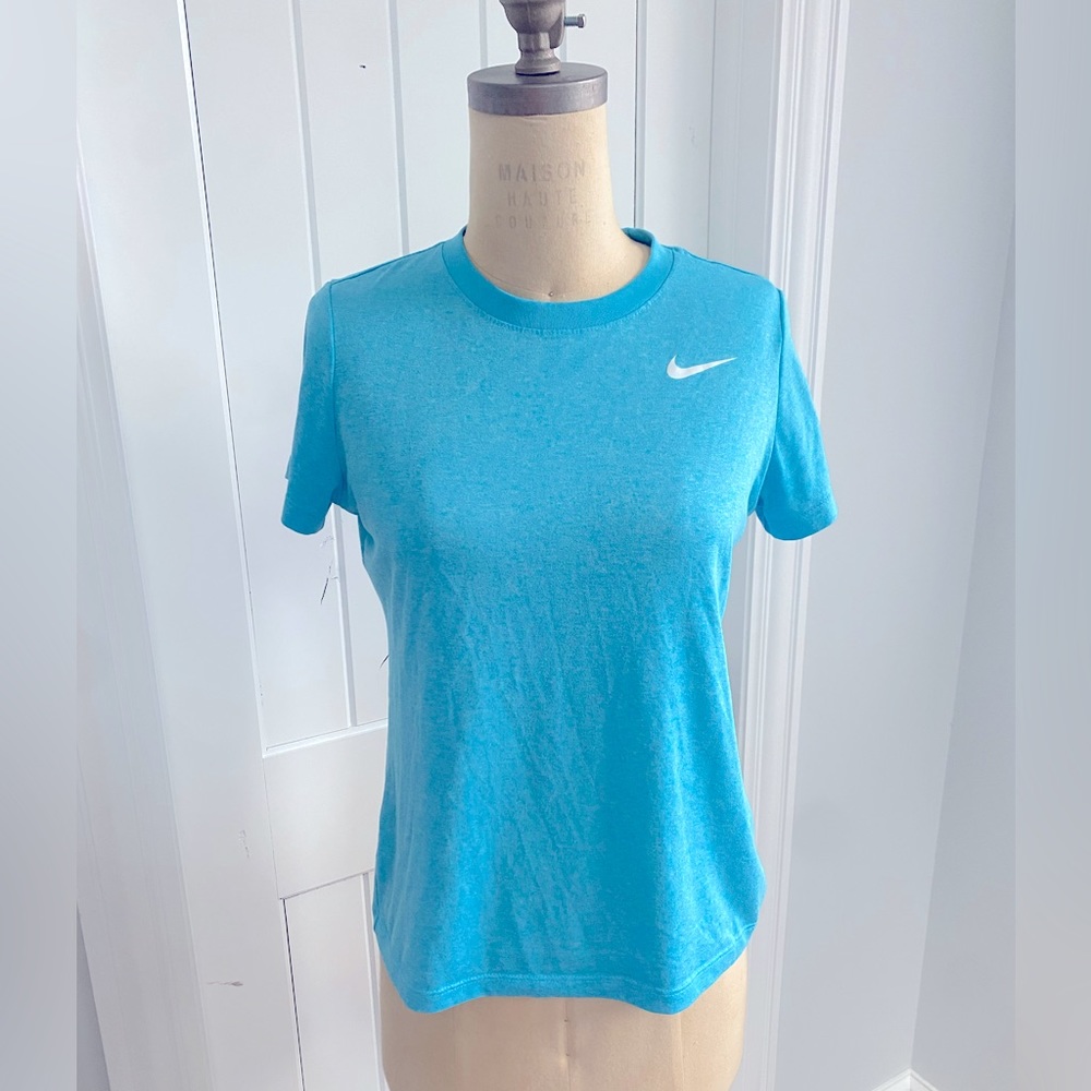 Nike women’s t-shirt size S